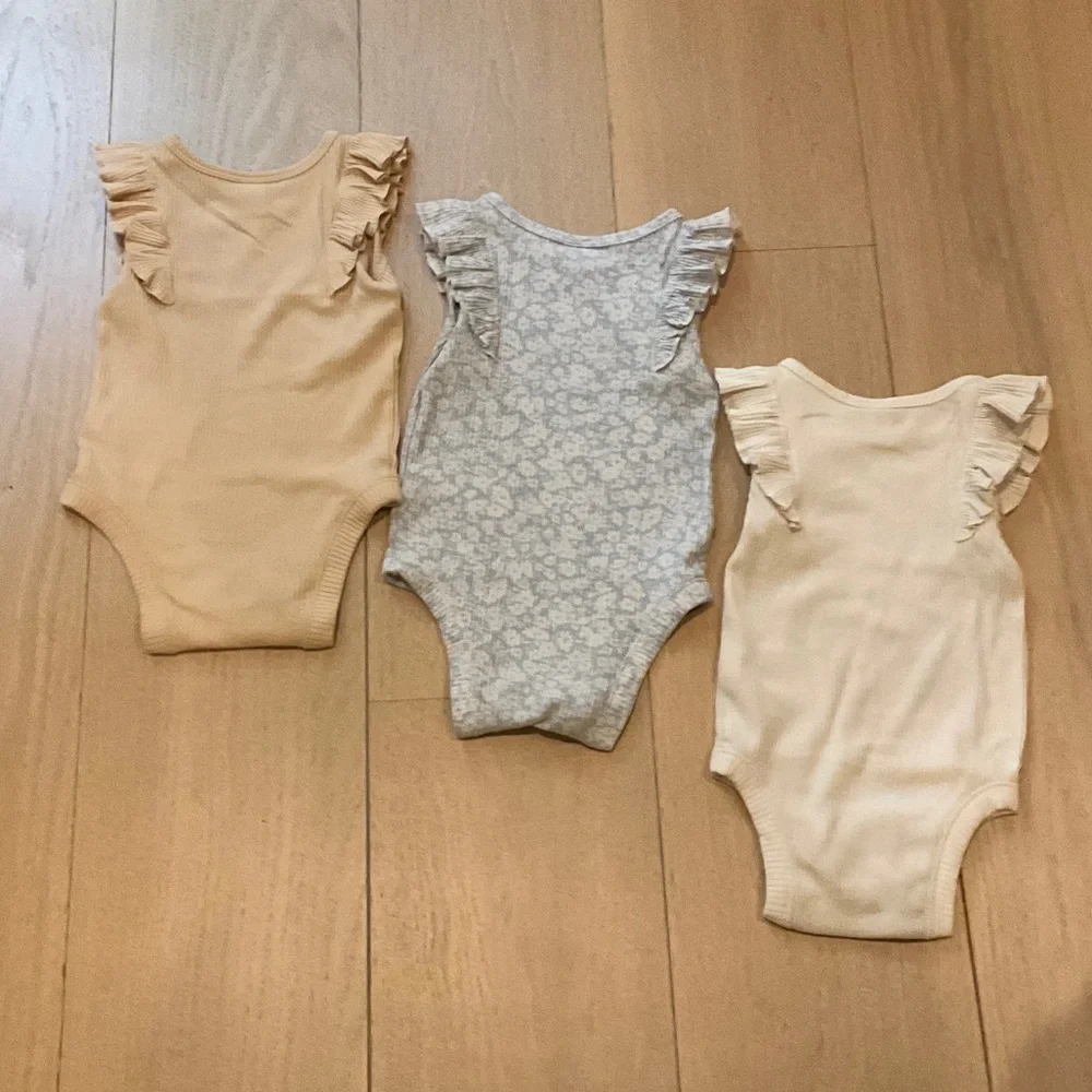 Ruffled Rib Onesie Bundle - Picture 5 of 5